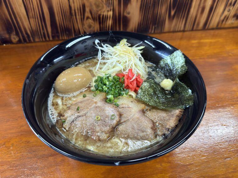 ＜麺屋ひばり＞の特製裏ラーメン