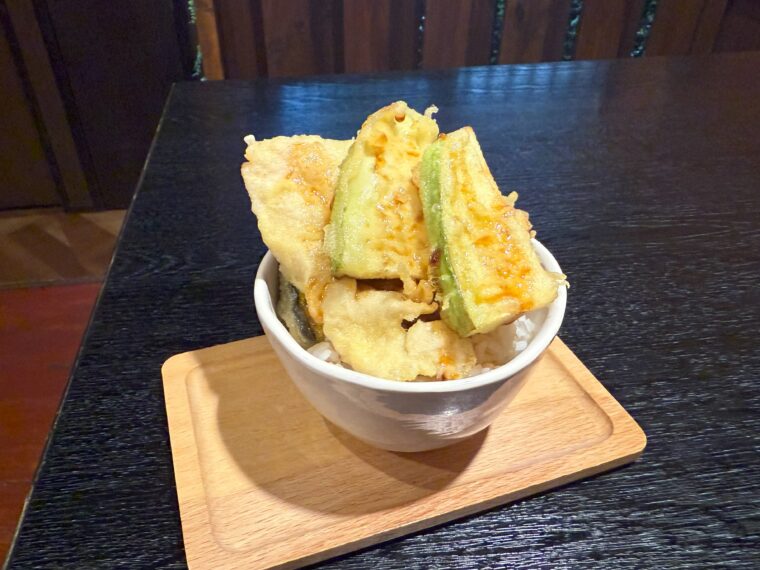 創作うどん ひかりの鶏天丼の写真