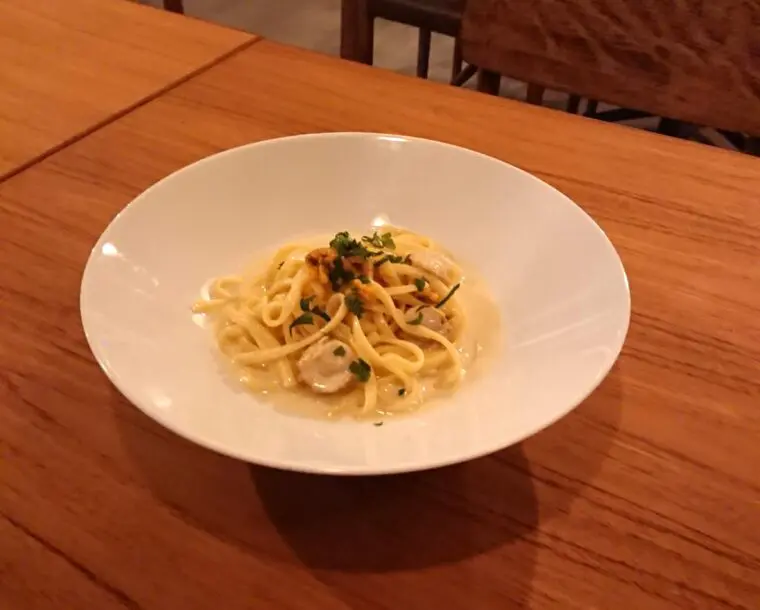 840 KITCHEN(キッチン)のホタテのウニクリームソースパスタの写真